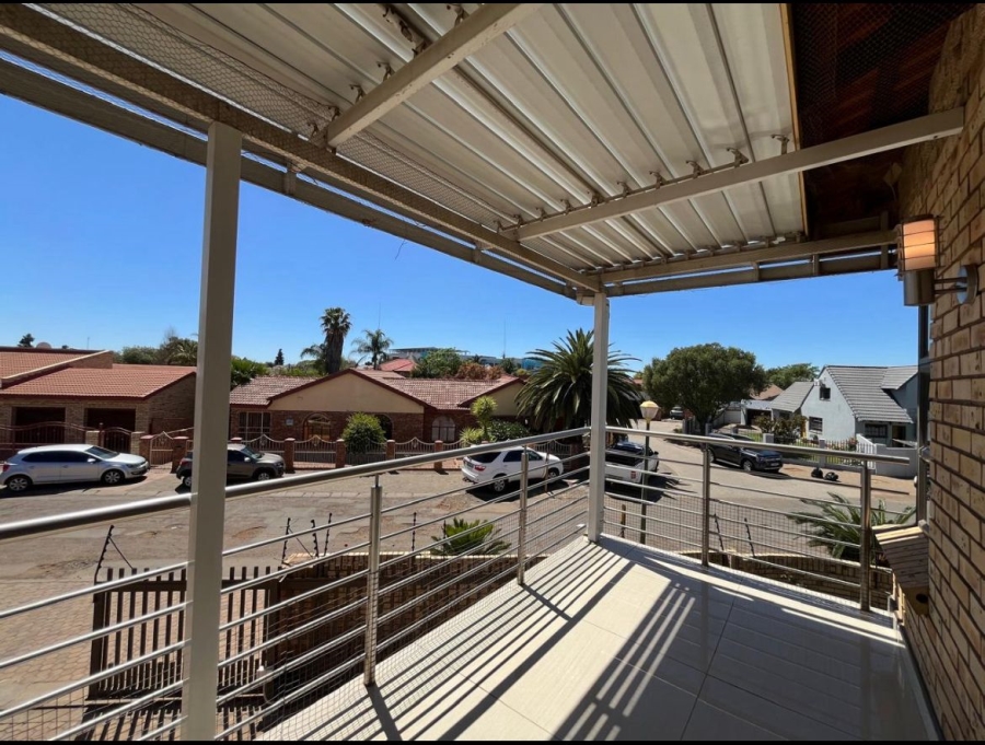 5 Bedroom Property for Sale in Roylglen Gardens Northern Cape